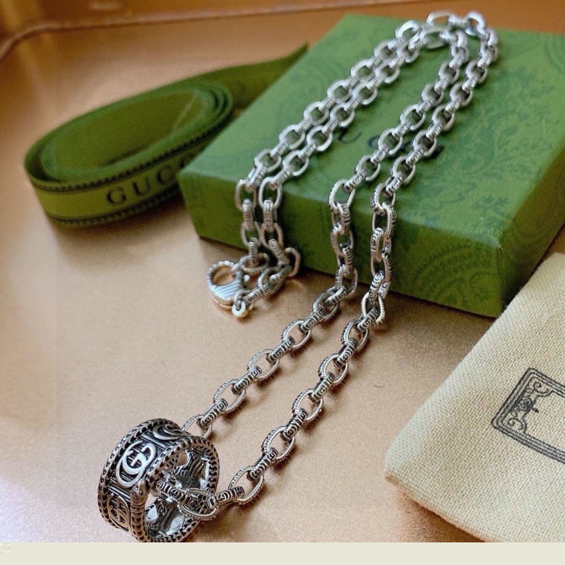 G*u*i necklaces